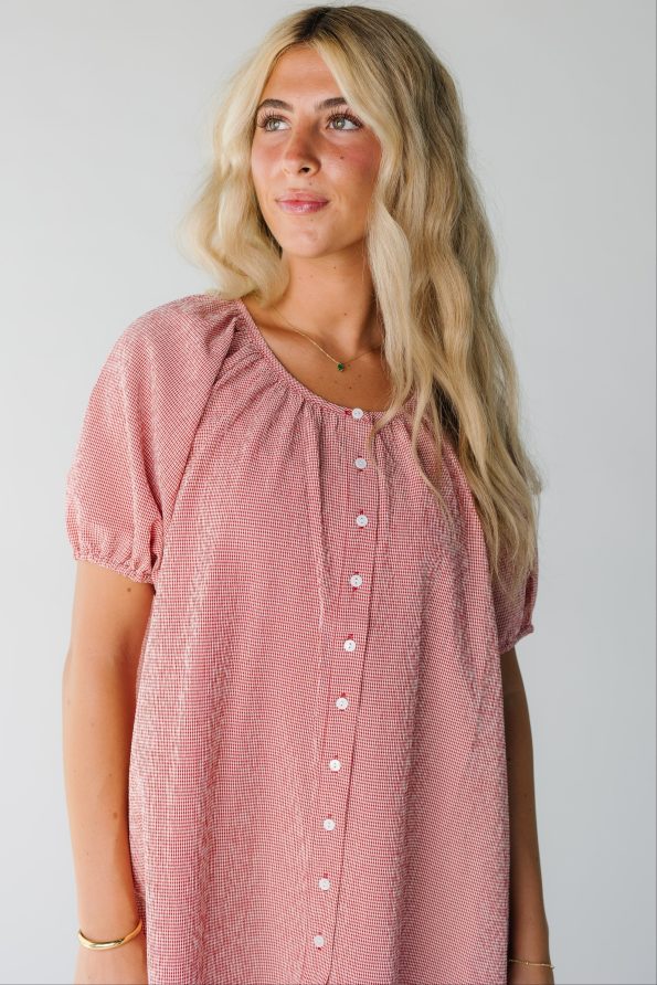 Closeviewofredginghammididresswithslightscoopnecklineandshortsleeves