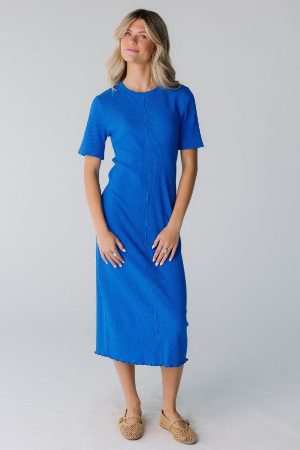 Modestblueribbedmidiwithroundneckineandshortsleeves