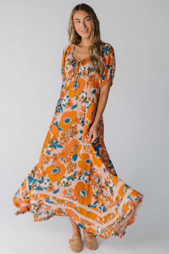 Modestfullskirtdresswithscoopnecklineandshortsleeves