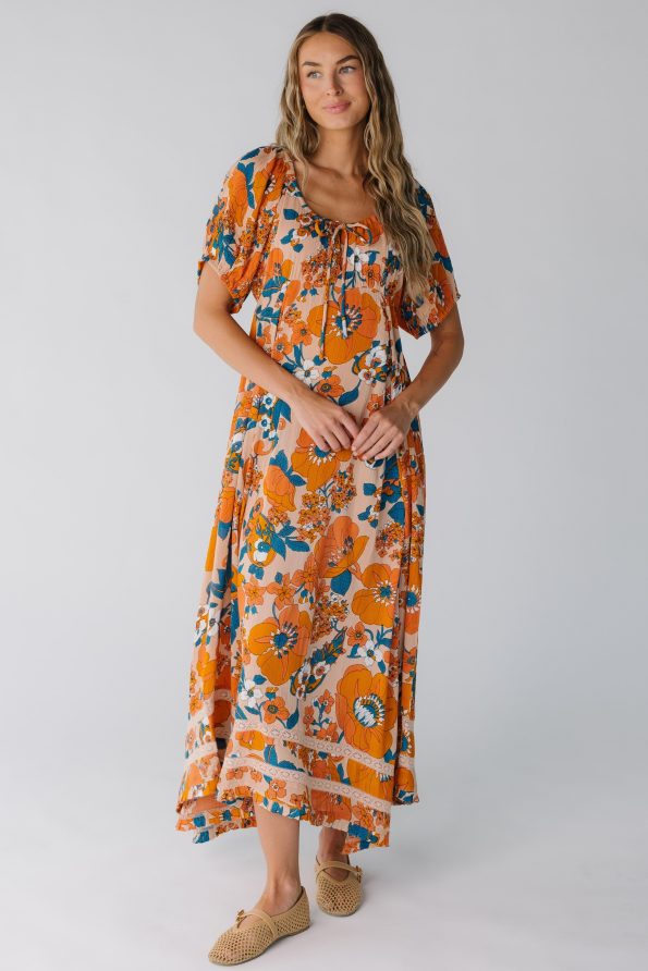 Orangefloralprintdresswithshortsleeveswithclosebodiceandveryfullskirt