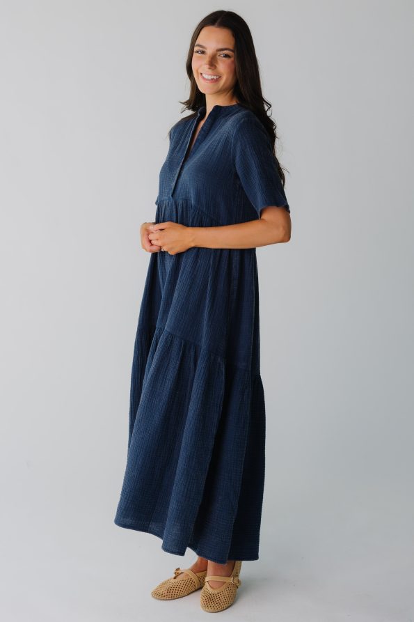 Sideviewofnavymididresswithsidepockets