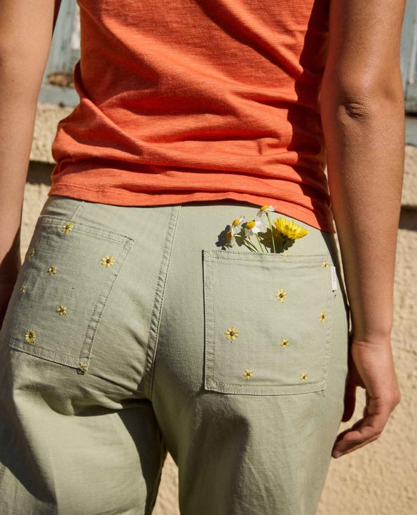 T1441301-Yucca_Embroidery-4